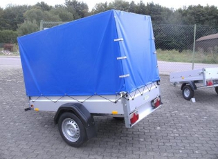 750 kg Anhänger mit Hochplane